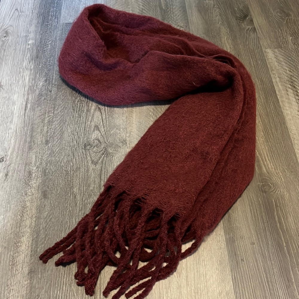 Maroon scarf